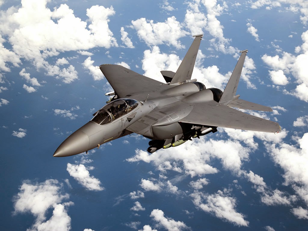 Gambar Pesawat Tempur F-15 Eagle Amerika