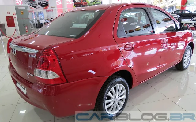 Novo Toyota Etios Sedã 2014 XLS - Vermelho