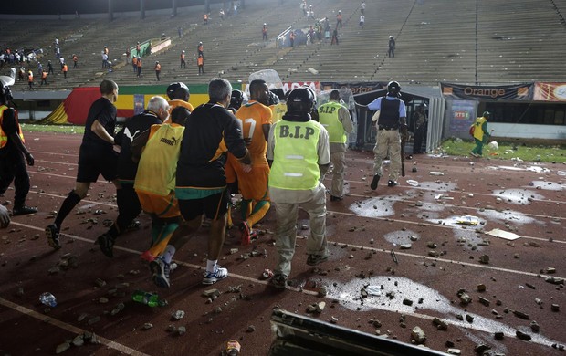 Muita violência e quebra quebra interrompe jogo entre Seleções  no Senegal 