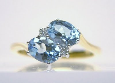 18ct gold set with two aquamarines and two diamonds