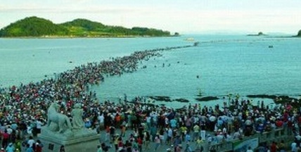 Fenomena Laut Terbelah Dua di Korea Selatan