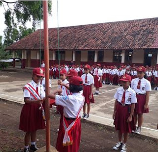 Siswa atau Peserta Upacara - bingkaiguru.blogspot.com