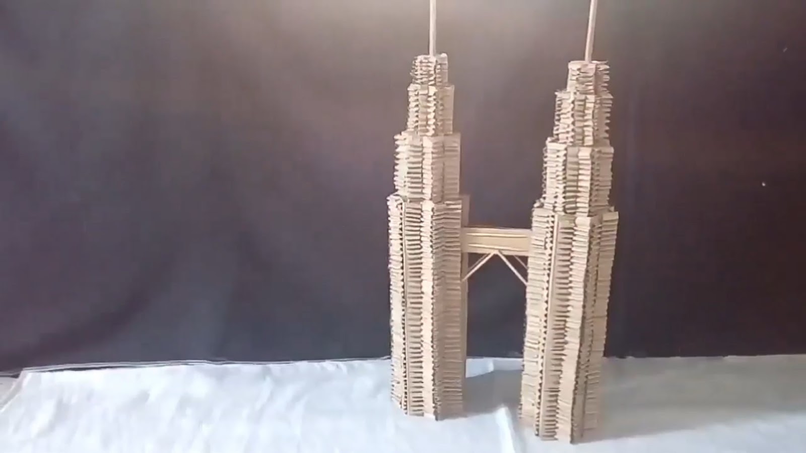  Cara  Membuat  Miniatur  Menara  Kembar Petronas Dari  Kardus 