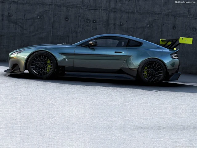 Aston Martin Vantage AMR