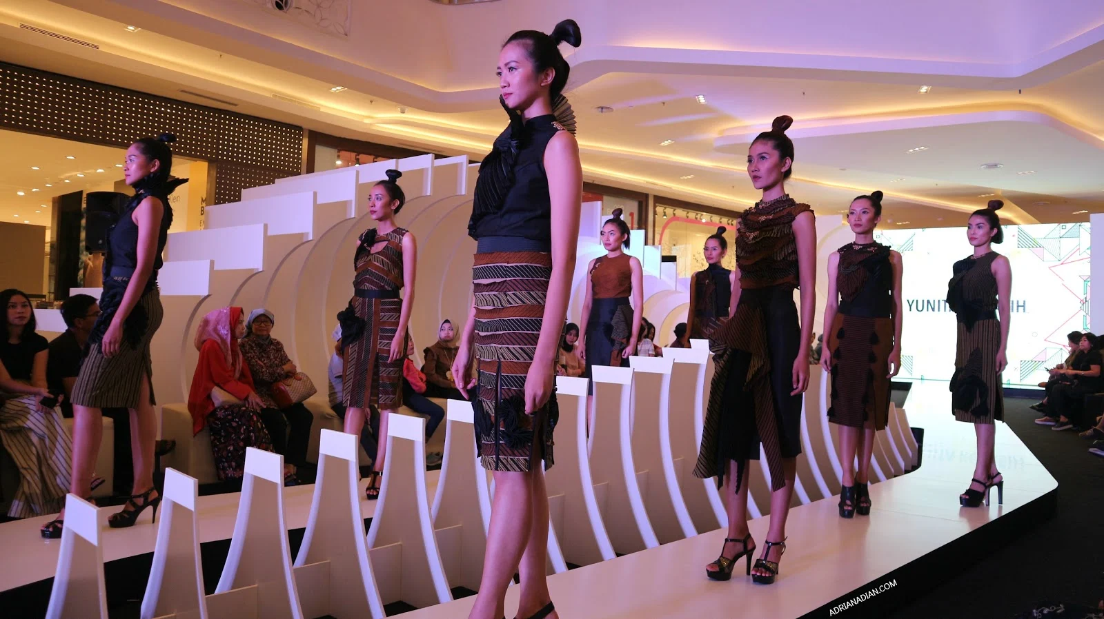 Neo In Style Fashion Show Runaway Neo Soho Mall Yunita Kosasih
