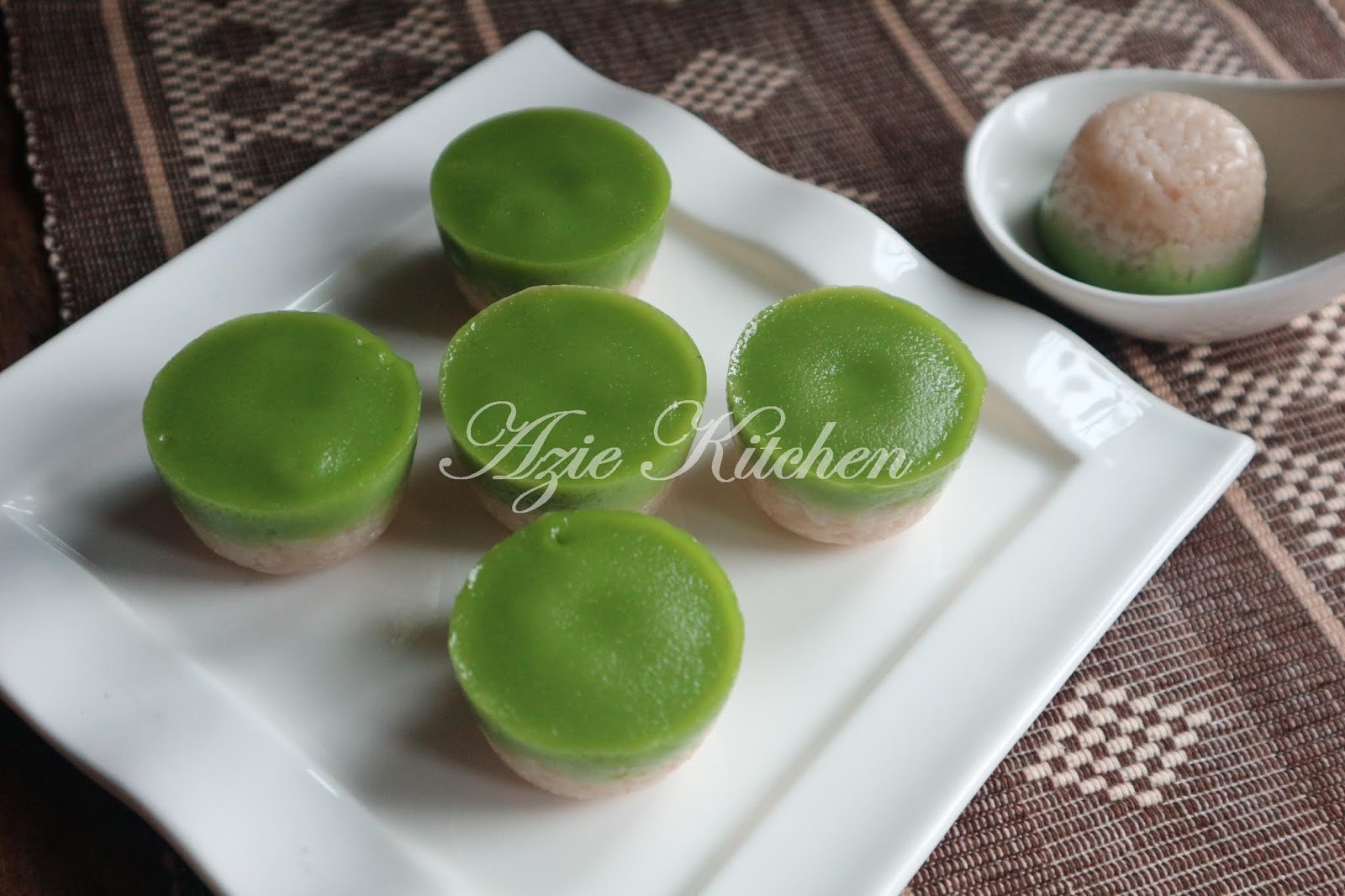 Kuih Seri Muka Istimewa Azie Kitchen Gerenti Sedap - Azie 