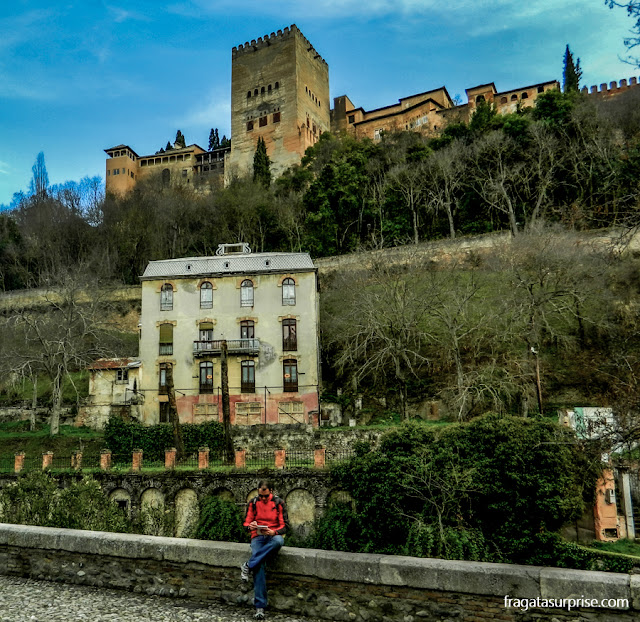 Granada - Andaluzia - a Alhambra vista do Paseo de los Tristes