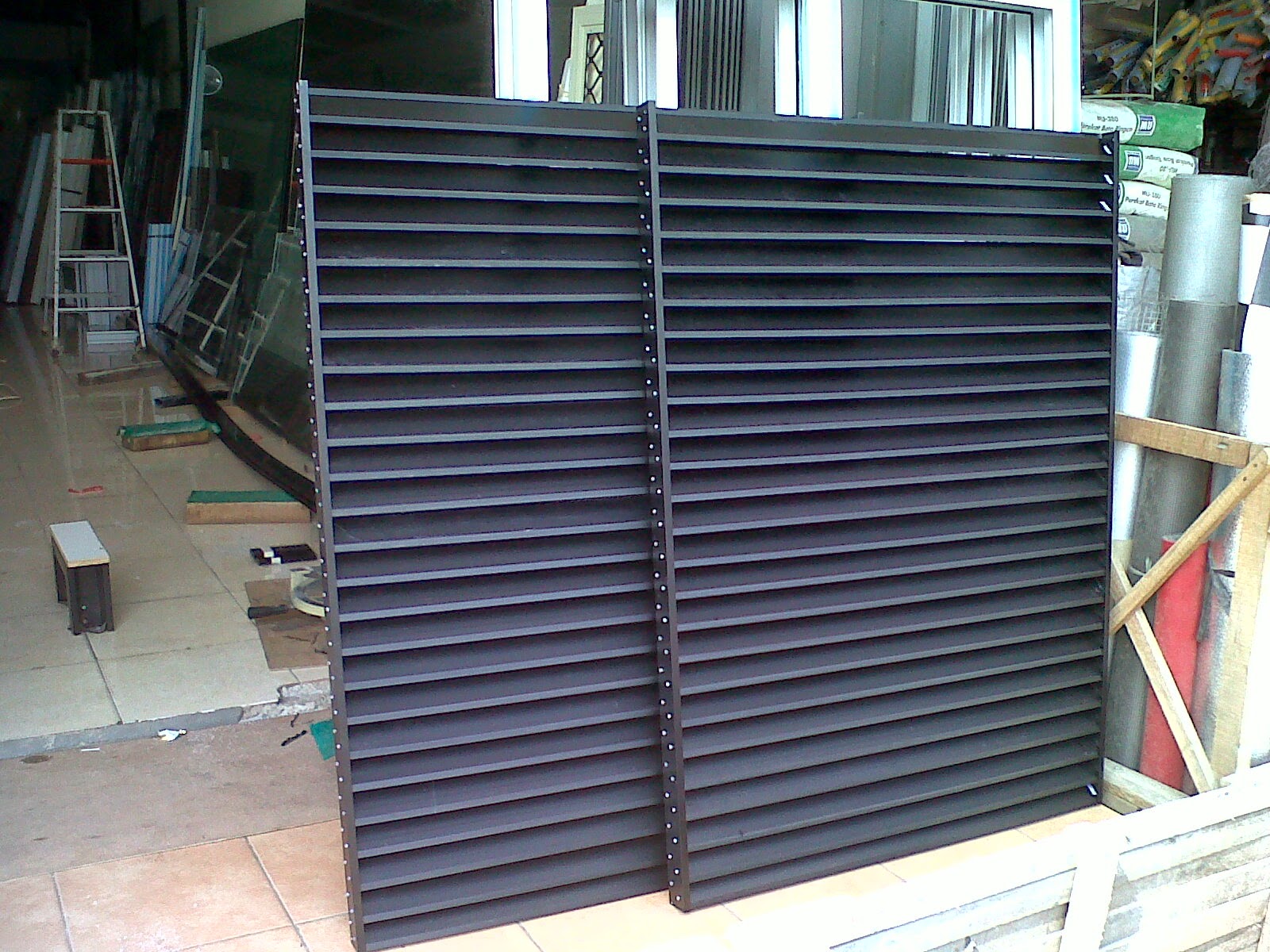 34 Penting Pintu Aluminium Jalusi 