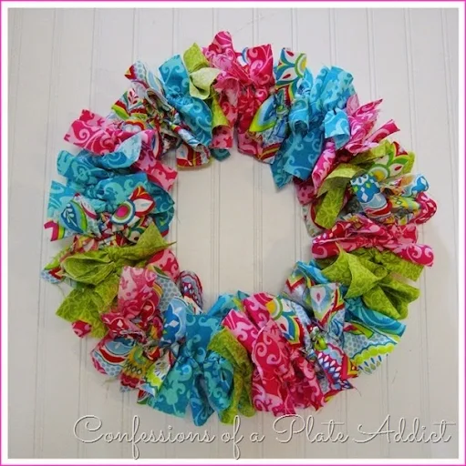 CONFESSIONS OF A PLATE ADDICT No-Sew Fabric Wreath