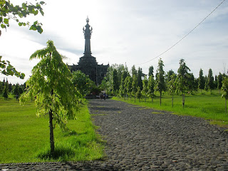 Lapangan Renon (Renon Square)