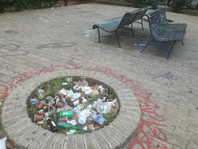 I cercini della villetta di Piazza Turba ricolmi di rifiuti