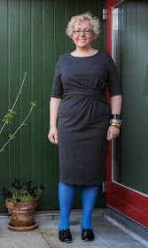 Kaffesoester in grey Phase Eight dress