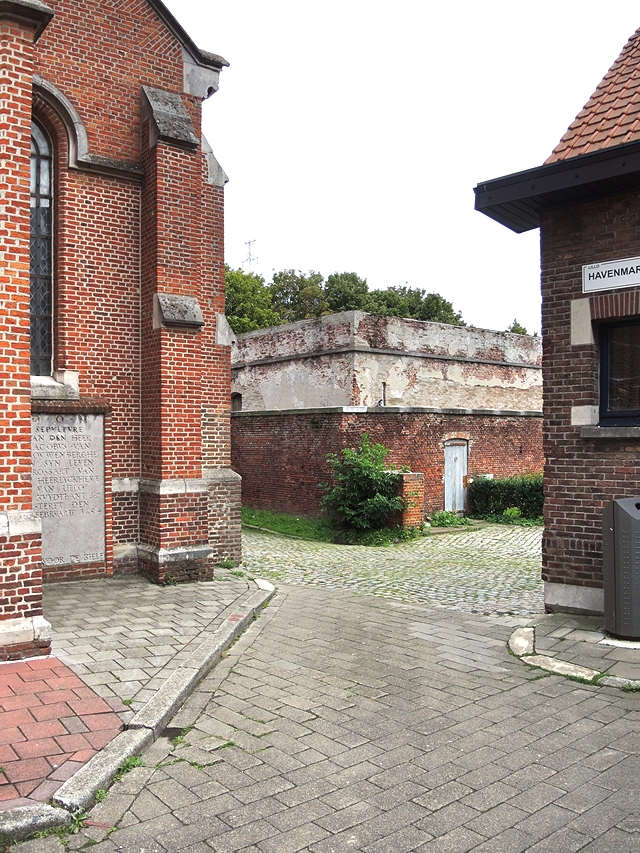 Lillo: een polderdorpken in de haven