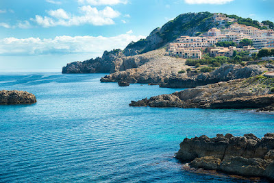 Cala Radjada Mallorca Stadt von Fotograf Michael Schalansky