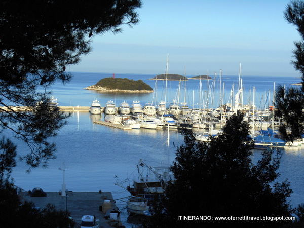 Un o scorcio sulla Marina di Orsera (una delle più estese dell'Istria) e sul grappolo di isolotti