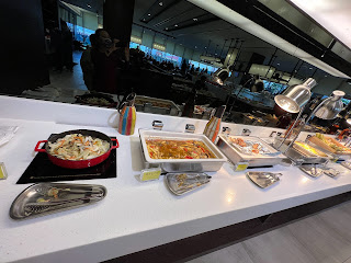 宜蘭住宿推薦,宜蘭悅川酒店在宜蘭礁溪鄉.ppt狂推親子飯店,提供親子遊樂設施還有飯店人員帶親子活動.很適合家長帶著四歲以下小幼童去放電一下.飯店內的羅琳西餐廳餐飲品質也不錯,可以直接買一泊一食或一泊二食,自助式餐飲融合宜蘭在地美食,吃完小朋友可以在餐廳外搭小火車.遊樂設施都在室內,不受宜蘭天氣影響。