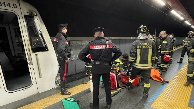 Metro A: si lancia sui binari e viene investito da un treno