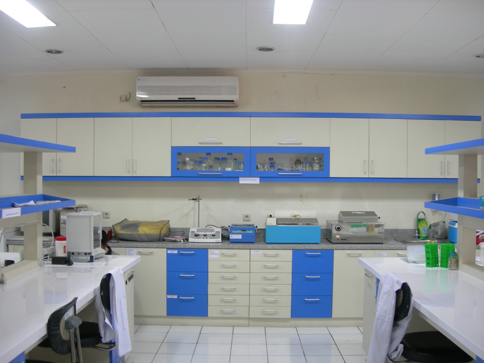 Interior Design Lemari Laboratorium 
