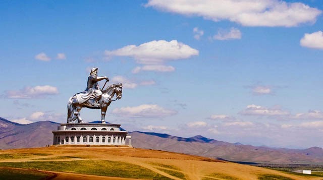 Enorme estatua Genghis Khan Mongolia