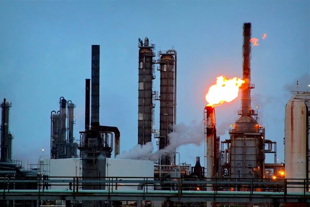 Image Attribute: Shell Deer Park Refinery, Deer Park Texas/ U.S. / Source: Flickr - Roy Luck, creative commons