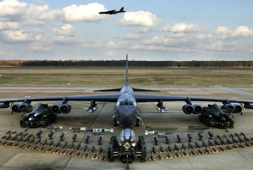 Bomber B-52H with all its weapons