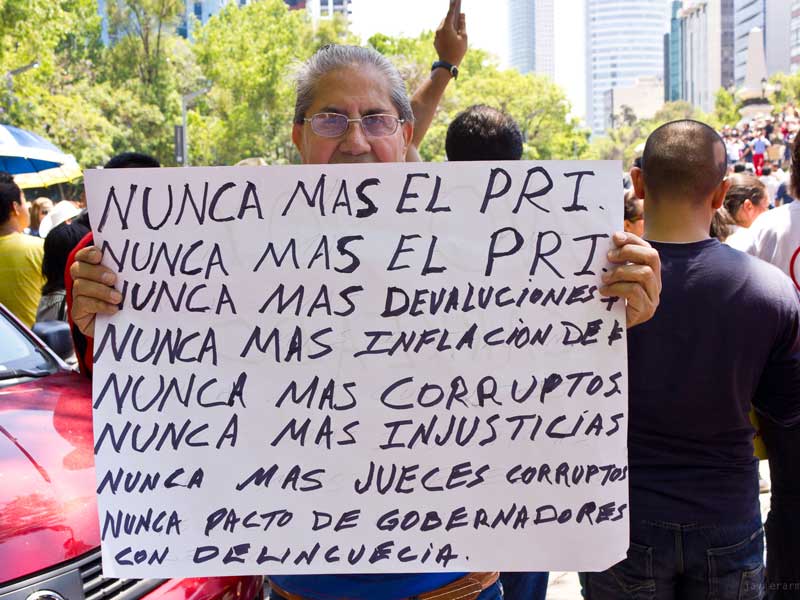 ‘Nunca’ can mean both ‘never’ and ‘ever’ but always implies ‘never’