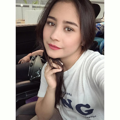 Prilly Latuconsina Sedang di Perjalanan