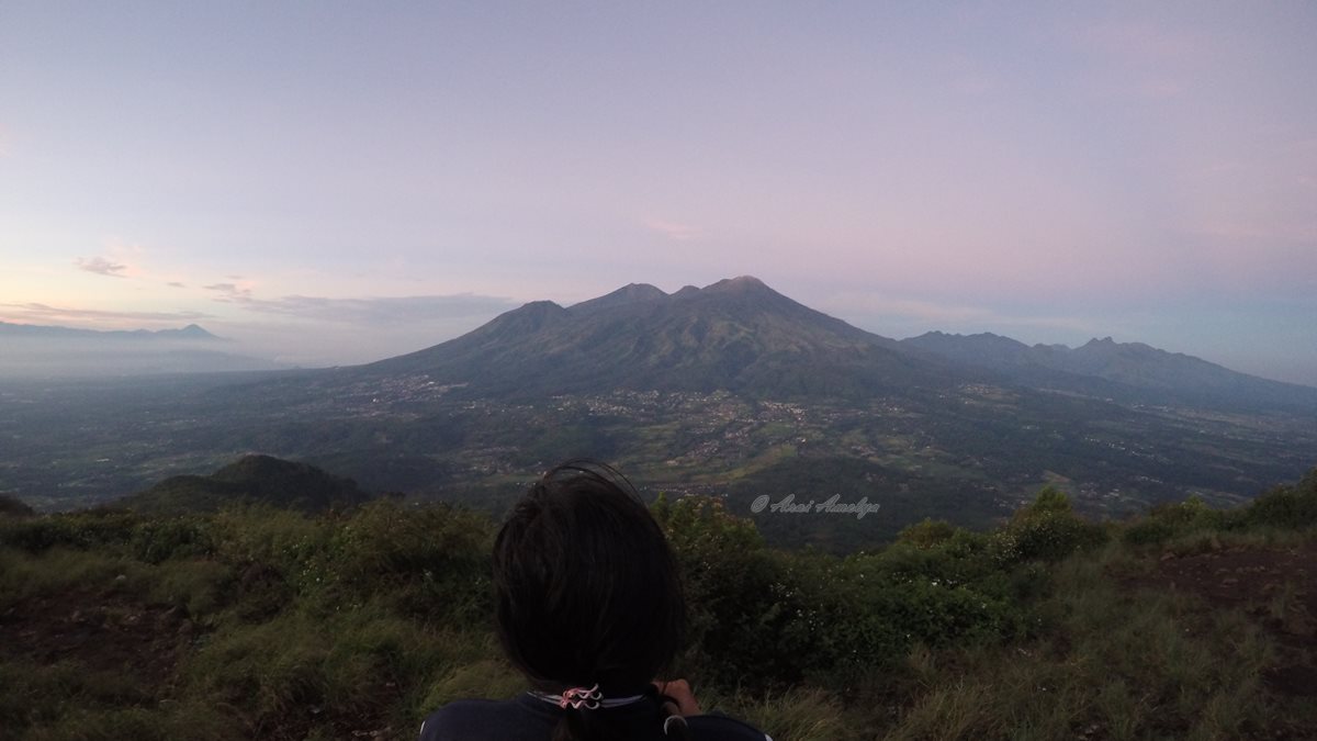 arjuno welirang dari puncak bayangan penanggungan