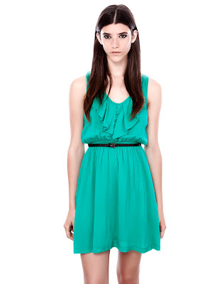 yakası pileli , beli lastikli yeşil kısa elbise