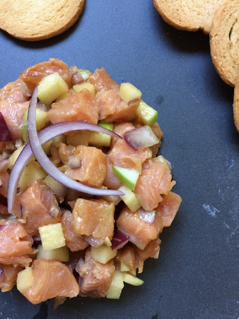 tartar de salmón con manzana ácida receta