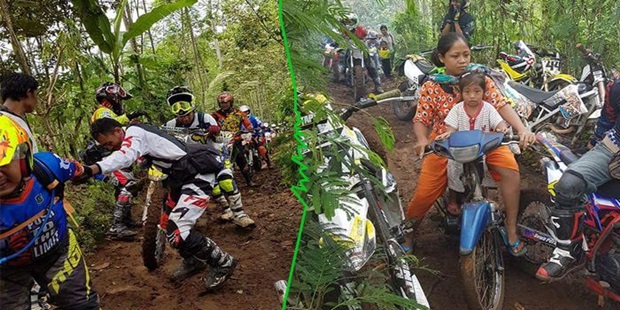 Wow !!!....Foto Ibu Ini Jadi Viral, Lewati Kerumuman Crosser yang Kesulitan Lewati Jalan di Hutan