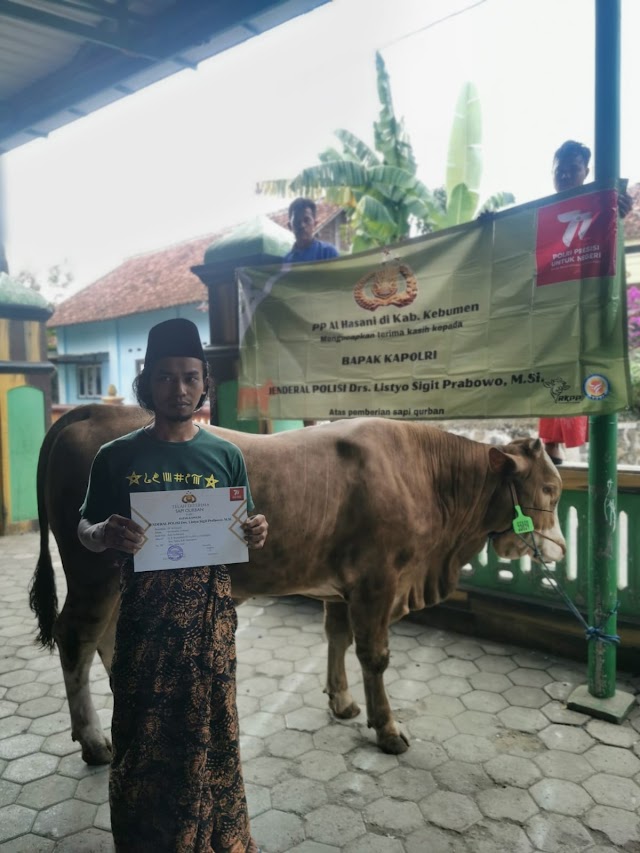 Kapolri berikan Bantuan 1 Ekor Sapi Qurban ke Ponpes Alhasani Jatimulyo Alian 