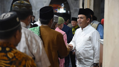 Gubernur Ansar Mengajak Jamaah Masjid Muthaminah Batam Memaksimalkan Bulan Ramadhan Untuk Meraih Keberkahan. 