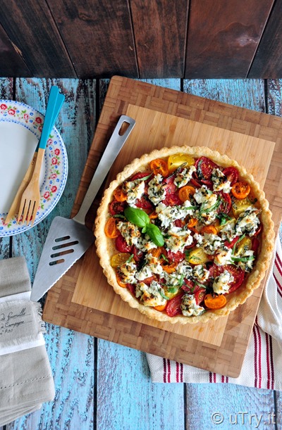 Elegant and gorgeous brunch idea!  How to Make Easy French Tomato Tart 簡易法式蕃茄撻, a perfect way to use up the tomatoes in the garden!   http://uTry.it