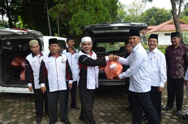 Baznas Langkat Bagikan 1.200 Paket Ramadan