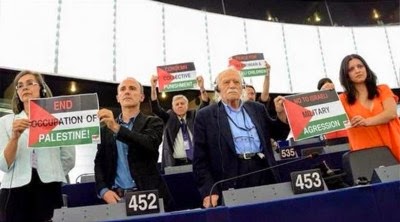 Γλέζος: Σήκωσε πλακάτ στο Ευρωκοινοβούλιο υπέρ της Παλαιστίνης