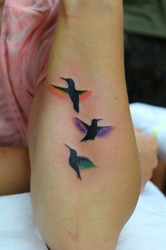 Birds Symbol Humming Feather Tattoos, Tattoo Hummingbird Flying Designs, Hummingbirds Tattoo Designs for Women, Women Hand With Cute Birds Tattoos