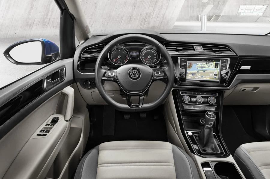 Volkswagen Touran 2016 - painel