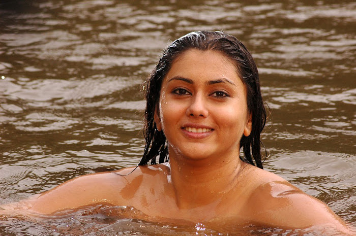 namitha new spicy namitha exposing from pachi mirapakai latest photos