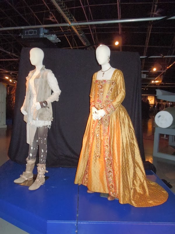 Billie Piper Queen Elizabeth I Day of the Doctor costumes