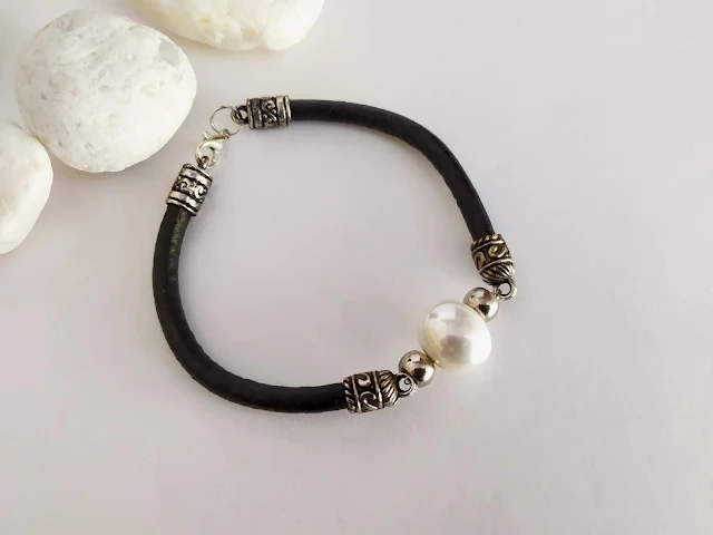 pulsera de cuero con perla