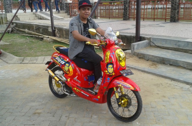 Foto gambar modifikasi  scoopy  fi velg ring  14 atau 17  