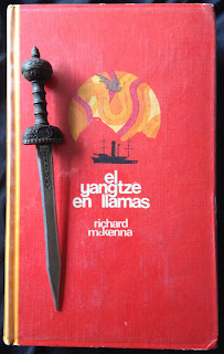 Portada del libro El Yangtsé en llamas, de Richard McKenna