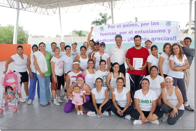 Foto del recuerdo con las se ¦oras de Taebo