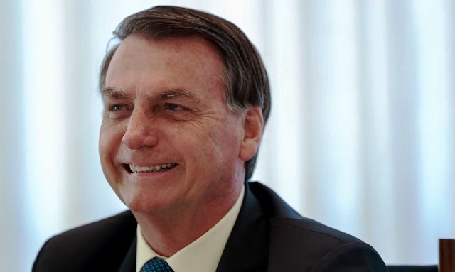 Bolsonaro sanciona lei de auxílio financeiro para o setor cultural