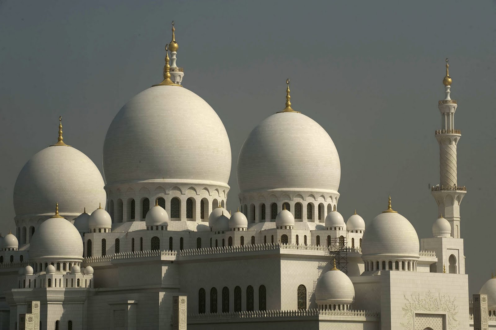 Famous: Sheikh Zayed Mosque