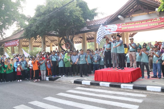 Puncak Peringatan HGN Tahun 2023 dan HUT PGRI ke-78, Gus Muhdlor : Guru Ujung Tombak Tercapainya Generasi Emas 2045