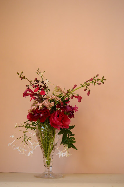 monday vase, ranunculus, cutflower, jasmine, dianthus, penstemon, small sunny garden, desert garden, amy myers