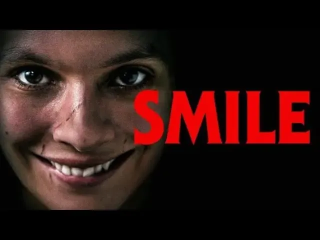 فيلم Smile: رحلة إلى أعماق الرعب النفسي مع تحفة باركر فين المفاجئة لعام 2022