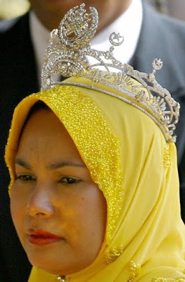 diamond tiara terengganu malaysia queen tengku ampuan bariah sultanah nur zahirah